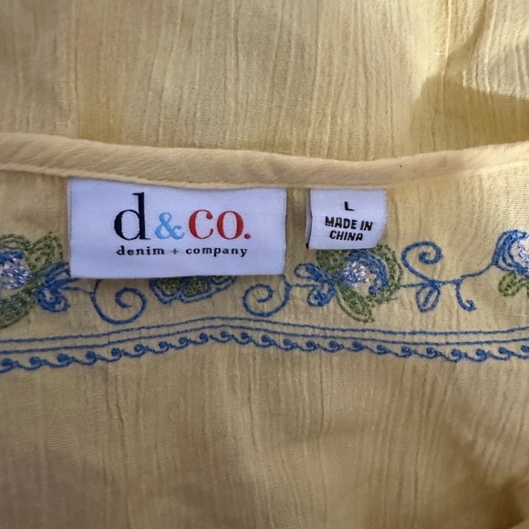 D&co Yellow and Blue Floral Button Down Blouse Large - Picture 5 of 5